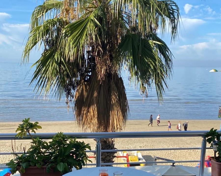 Durres Strand direkt am Meer Exterior foto